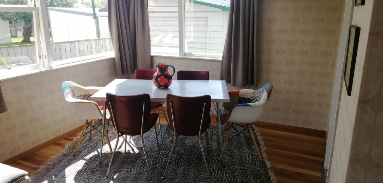 Super Central Cosy Greytown House With Garage Екстериор снимка