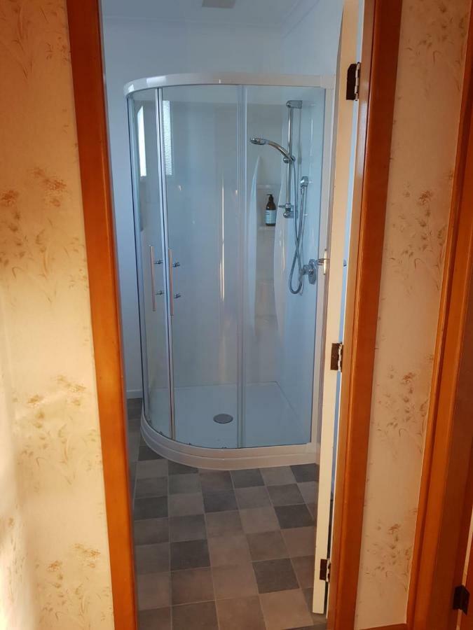 Super Central Cosy Greytown House With Garage Екстериор снимка