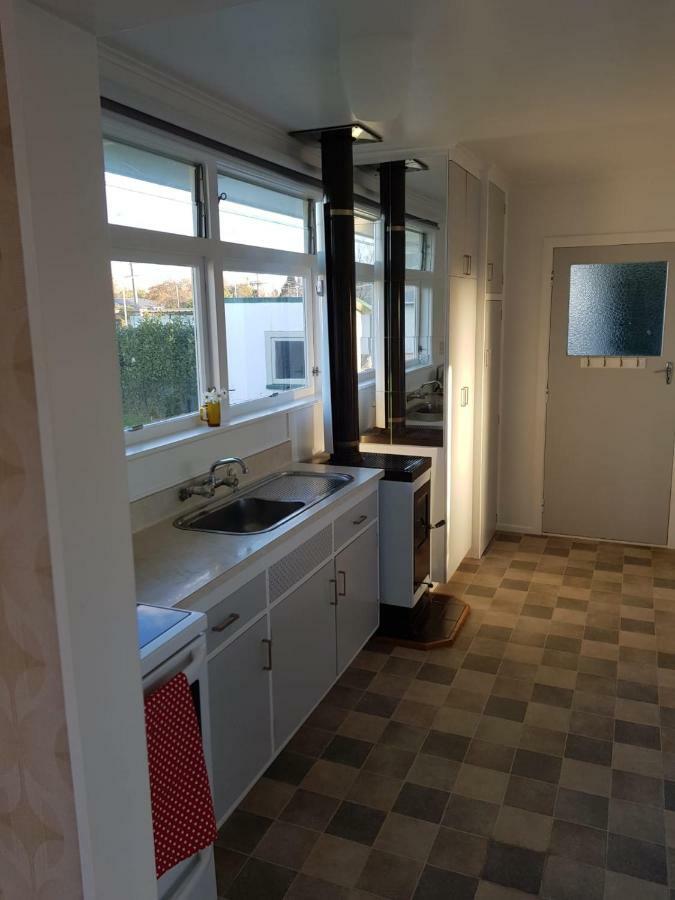 Super Central Cosy Greytown House With Garage Екстериор снимка
