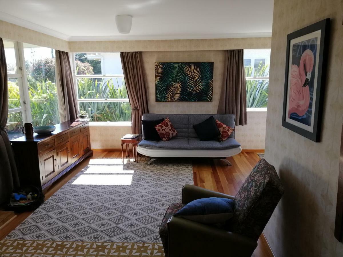 Super Central Cosy Greytown House With Garage Екстериор снимка